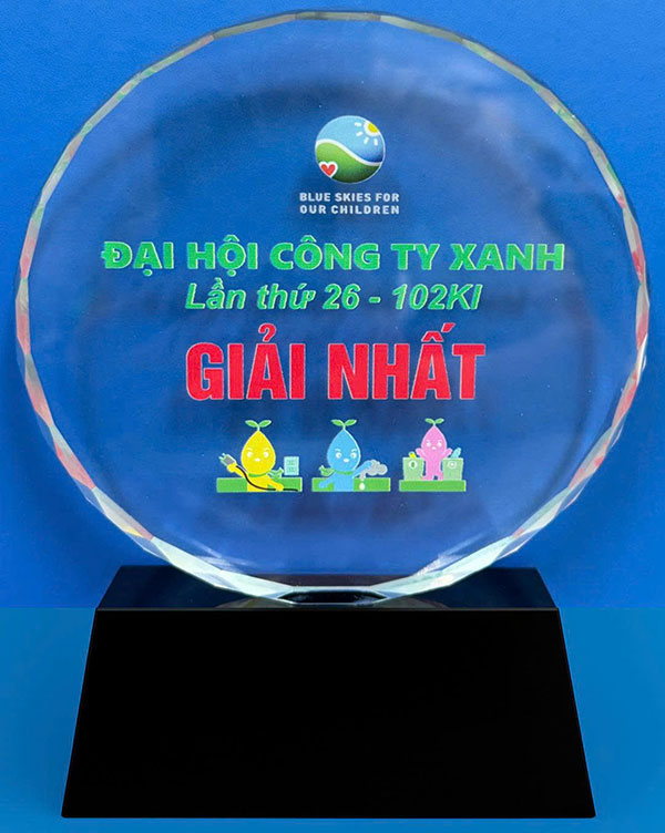 優勝トロフィー