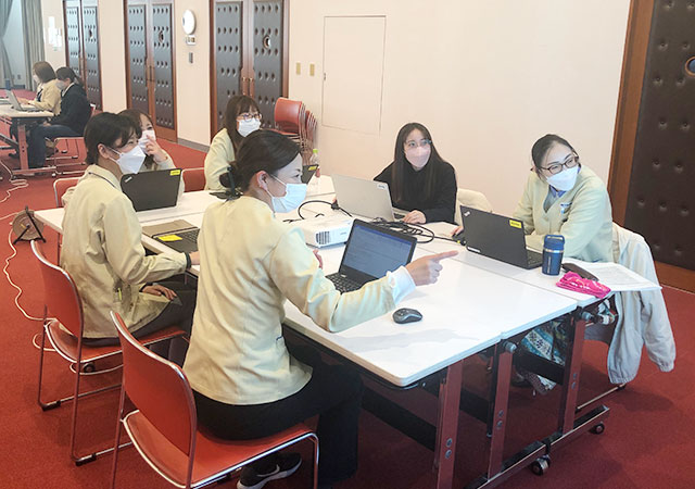 定例ミーティングの様子